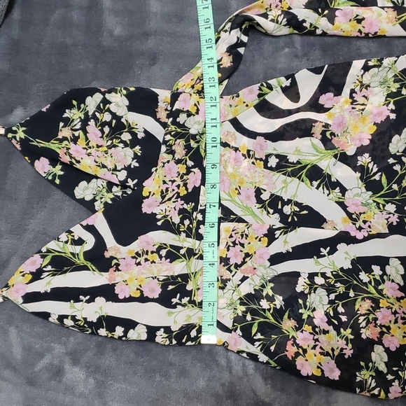 GUESS Floral Romper NWOT 🌺 - Picture 7 of 9